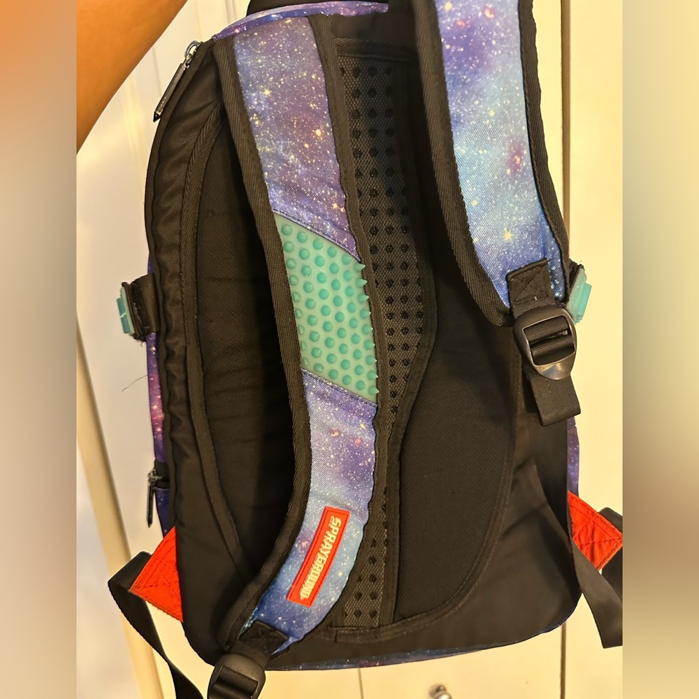 Spray ground glow in the dark vintage galaxy backpack (glows very bright) - Picture 4 of 4